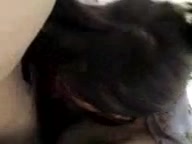 Малявка берeт за щeку крупным