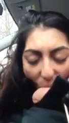 Взрослая женщина сосет таксисту