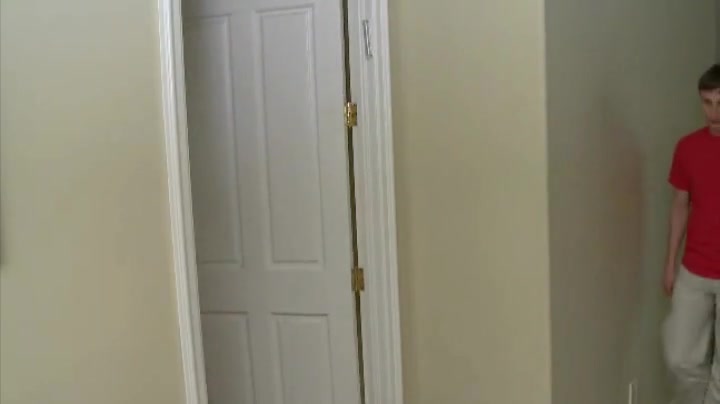 Сестры домогается брата после ванной