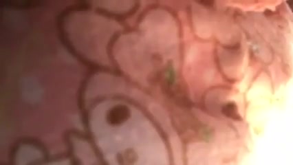 Видео как после мастурбации из пизды текут выделения