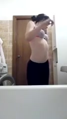 Дрочит в чате без трусов на толчке