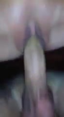 Розовый клитор молодой девочки крупным планом