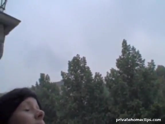 Очень страстная и сексуальная зрелая  телочка показывает на веб камеру свою неповторимую красивую киску