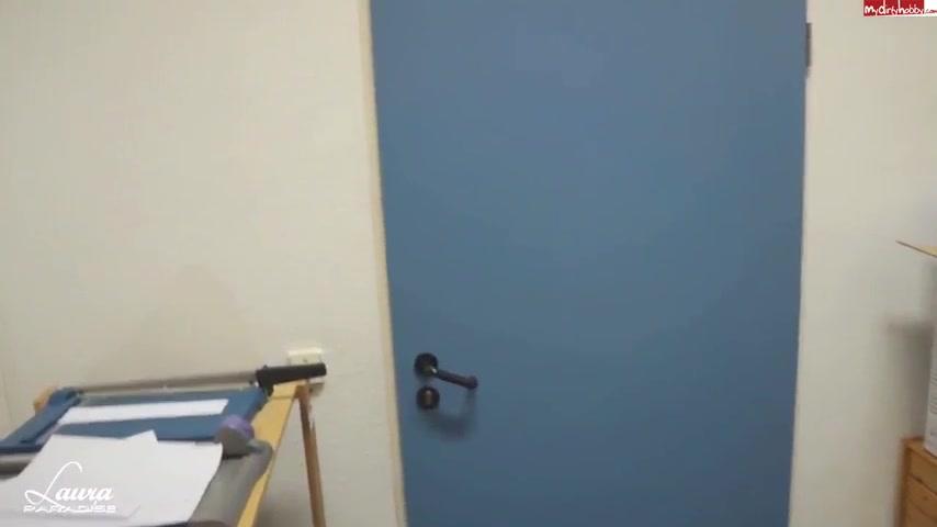 Красивая девушка на кастинге разделась до гола на камеру