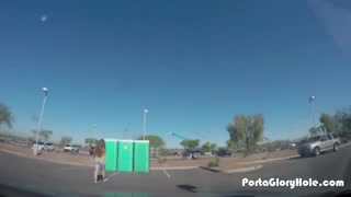 Фото №2 - На скрытую камеру в туалетной кабинке сикают молодые писи