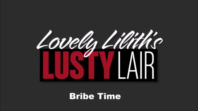 Женщина с маленькими сиськами дрочит по скайпу