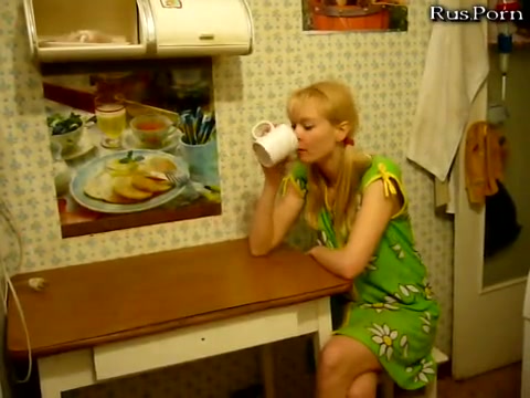 Алина на завтрак член сосет