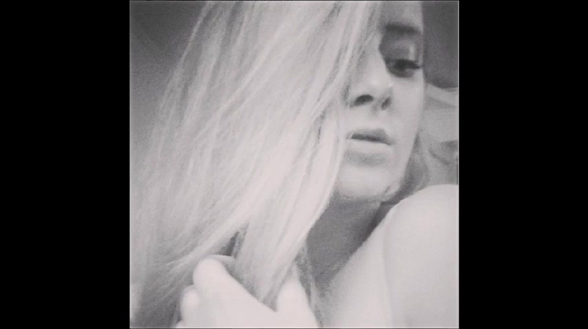 Сборник видео  - молодые девки показывают сиськи на камеру