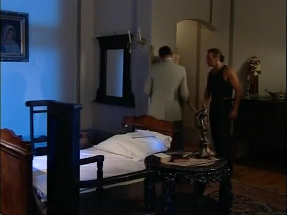 Фото №2 - Очаровательную блондинку разодрало два парня