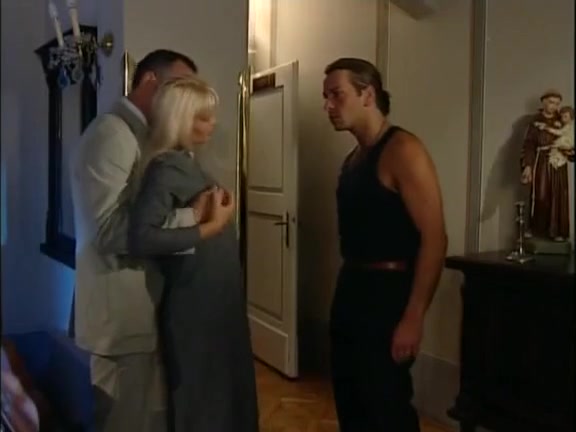 Фото №4 - Очаровательную блондинку разодрало два парня