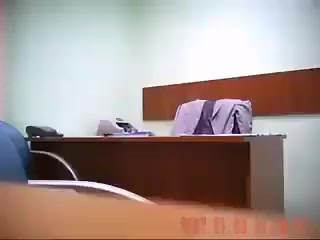 Фото №1 - Скрытая камера запечатлела,  как жена трахается с другом мужа