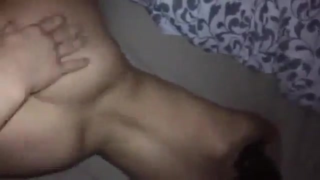 Снимает домашнее видео о том, как подружка сосет ему член