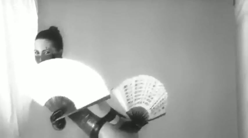 Фото №3 - Блонди в розовом лифчике пришла на кастинг