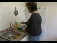 трахает молодого на скрытую камеру