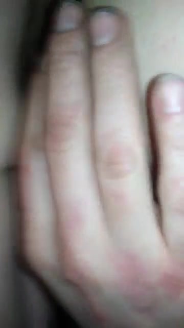 Брат снимает крупным планом пизду сестры