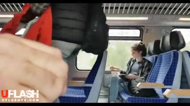 Фото №2 - Мужик мастурбирует в автобусе перед девочкой
