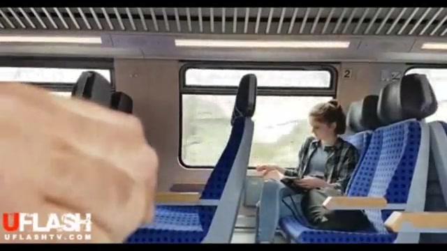 Фото №3 - Мужик мастурбирует в автобусе перед девочкой