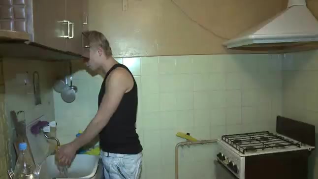 Фото №1 - Сестру ебет друг а Русский парень дрочит рядом