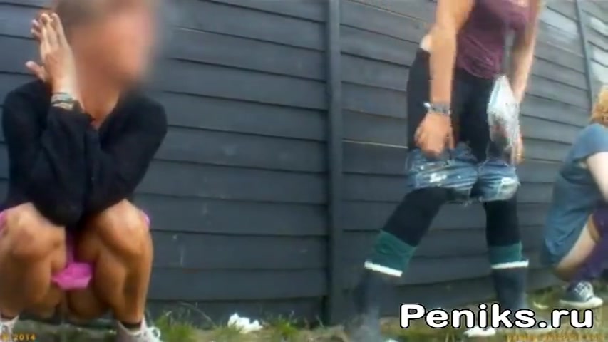 Девушки ссут в туалете крупным планом видео из туалетов