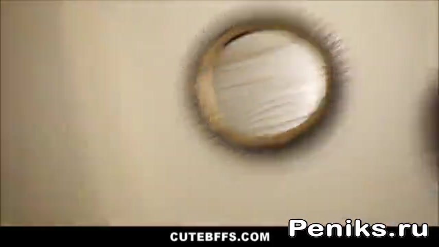 Парень опытно ублажают и ебет одним членом троих девочек