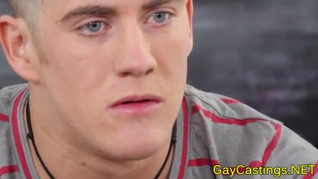 Два очень мускулистых качка делают друг другу взаимный минет