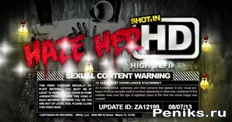 Фото №1 - Лесбиянки занимаются групповым сексом а после писают друг на друга