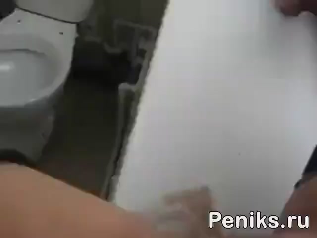 Фото №1 - Смотрит на маленькую писю младшей сестры