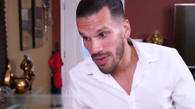 Домашнее видео секса трех парней на одной кровати