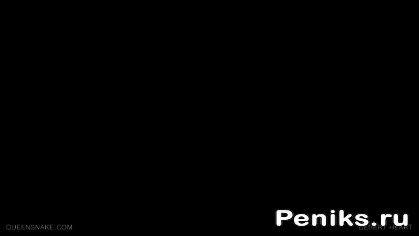 Фото №1 - Девка показывает крупным планом дырку в пизде